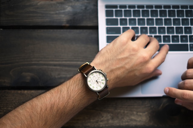 Minimalist watch and notes symbolizing time savings